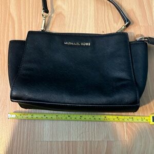 Black and gold Michael Kors black crossbody